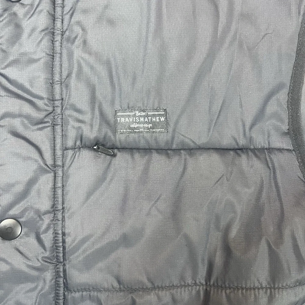 Travis Mathew Men's Large Black Insulated Golf Vest Pockets‎ Ripstop *Flaws*